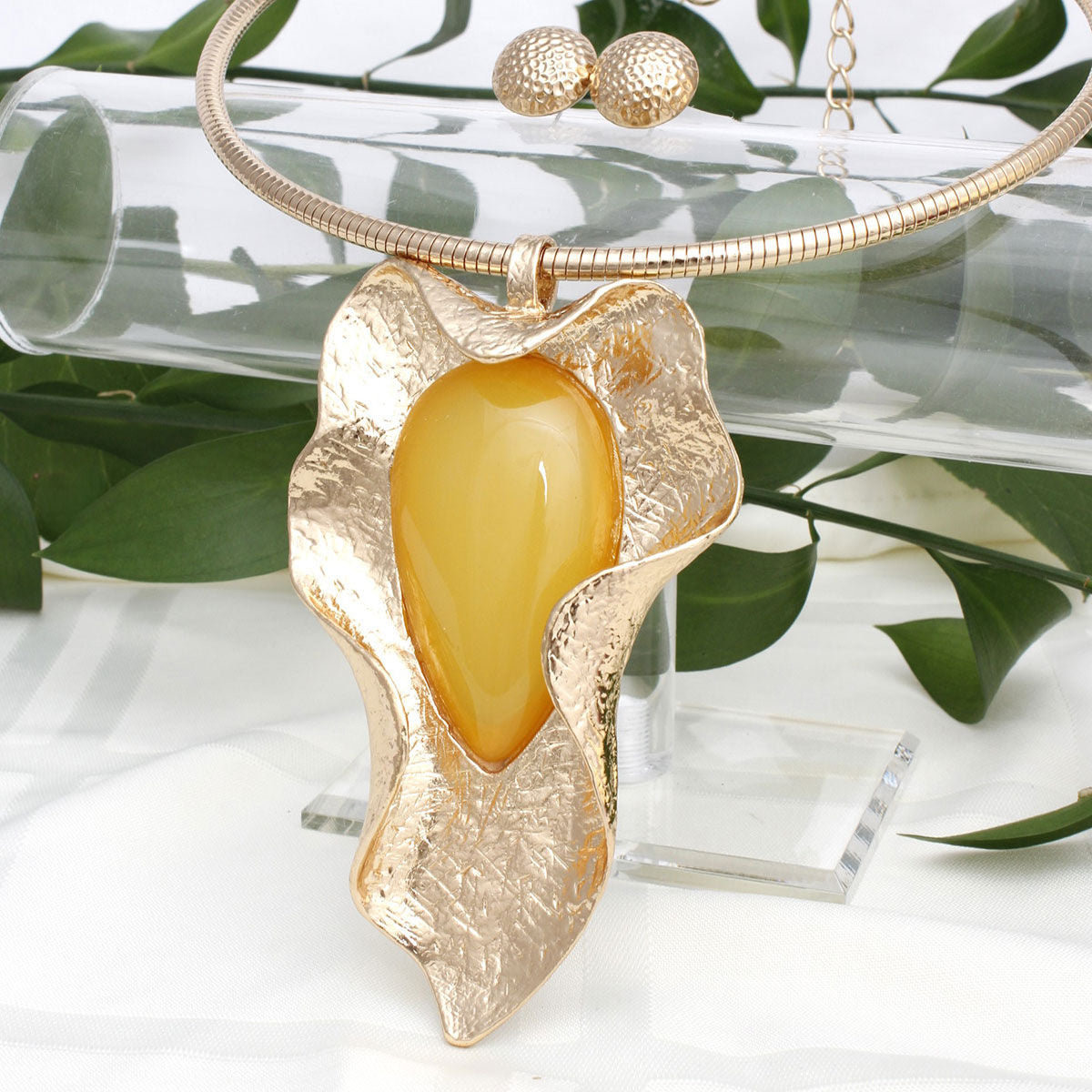 Gold Ribbed Rigid Collar Necklace Yellow Resin Pendant Set