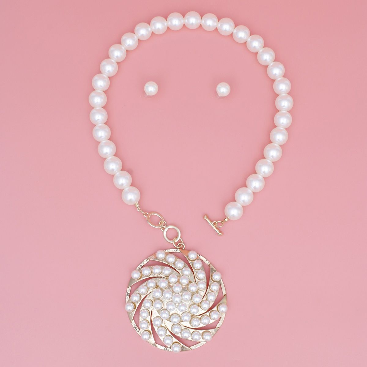 Pearl Necklace Set Cream Pearls Gold Plated Pendant & Stud Earrings