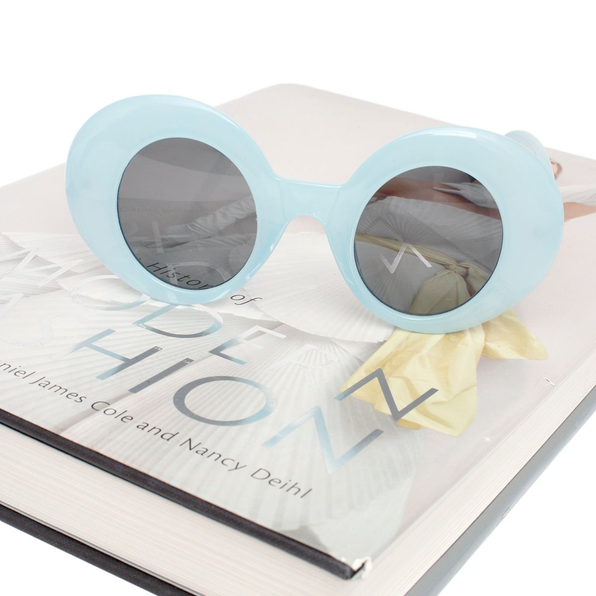 Retro-Inspired Blue Sunglasses: Everyday Sun Protection for Women Pinktown