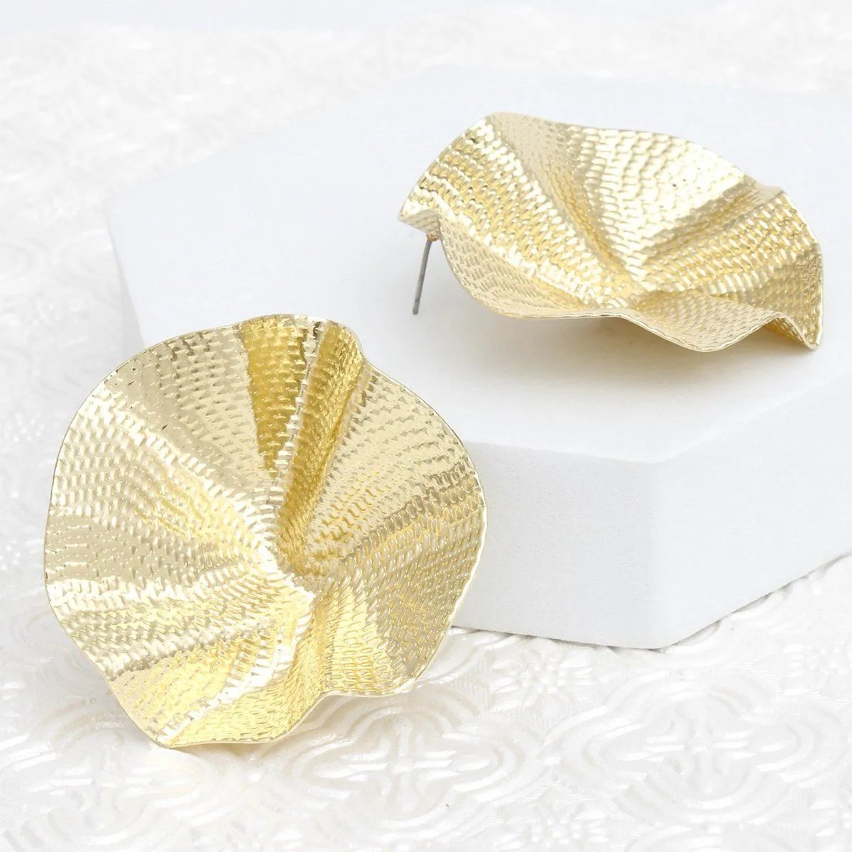 Gold Dimensional Bent Metal Ribbed Texture Stud Earrings – Polished Finish