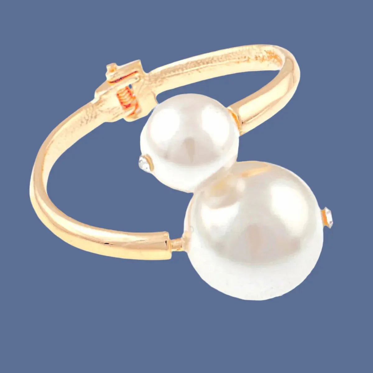 Women's Bracelet Glamour: Cream Pearls & Gold Tone