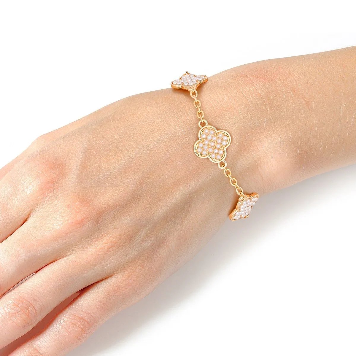 Timeless Grace: Pearl-Adorned Quatrefoil Chain Bracelet in Gold