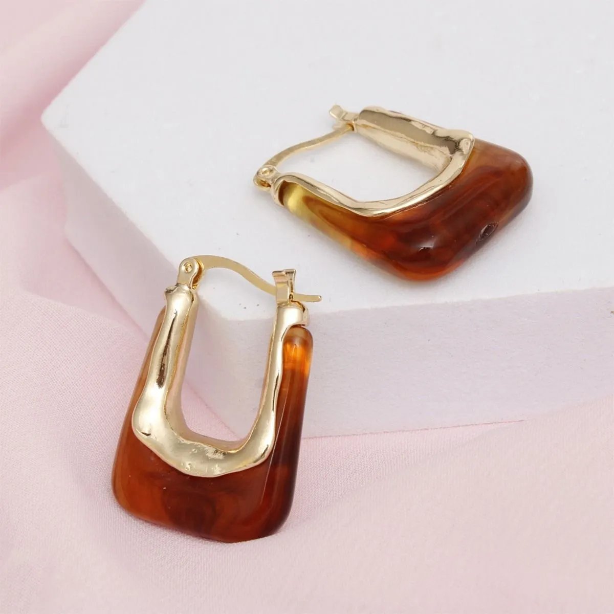 Women's 70's Glam U-Shaped Melted Gold & Marbled Tortoiseshell Acetate Hoop Earrings – Latch Hook, Lead & Cadmium Compliant
