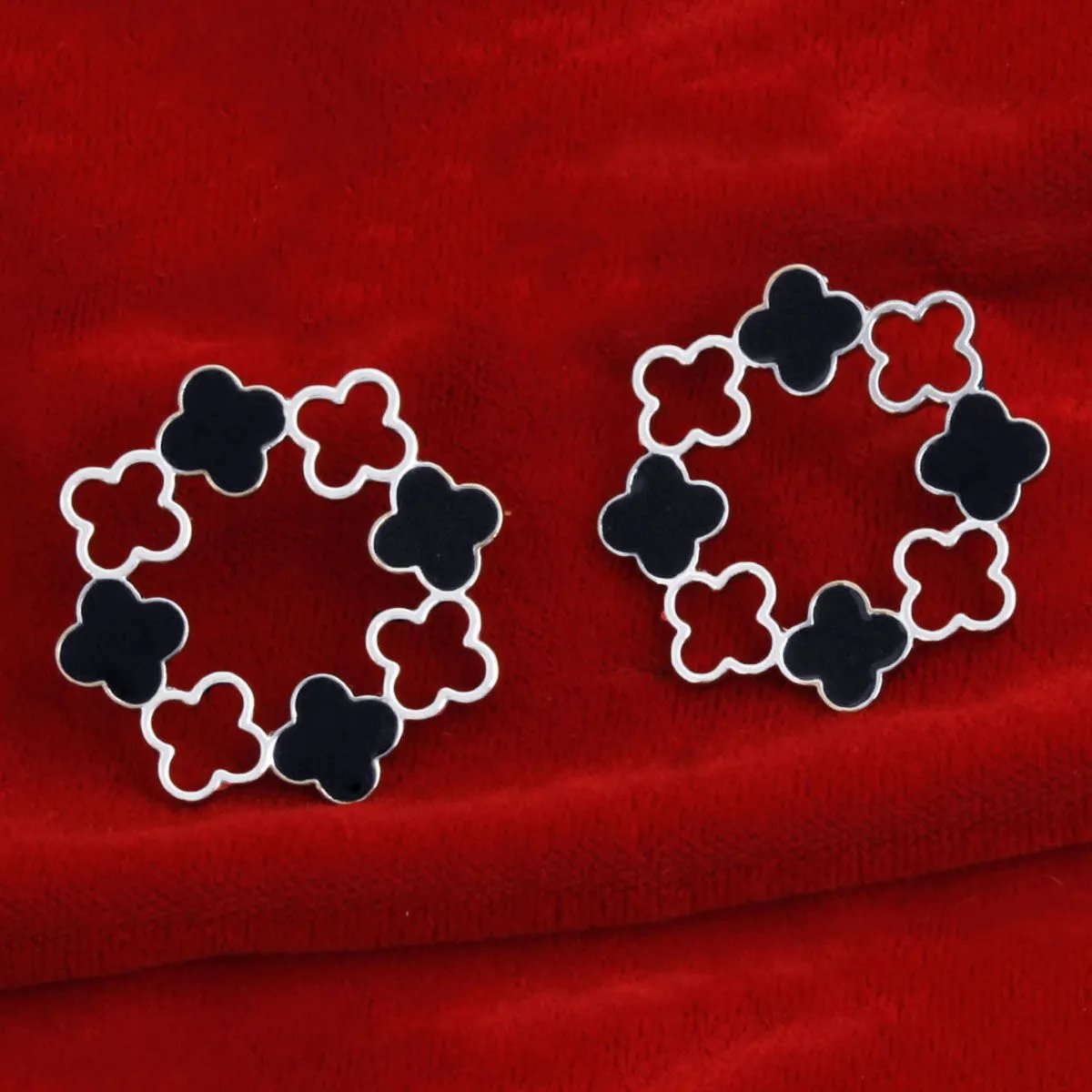 Elegant Silver Tone Clover Wreath Stud Earrings with Black Epoxy Detailing - Modern Geometric Statement Piece for Women