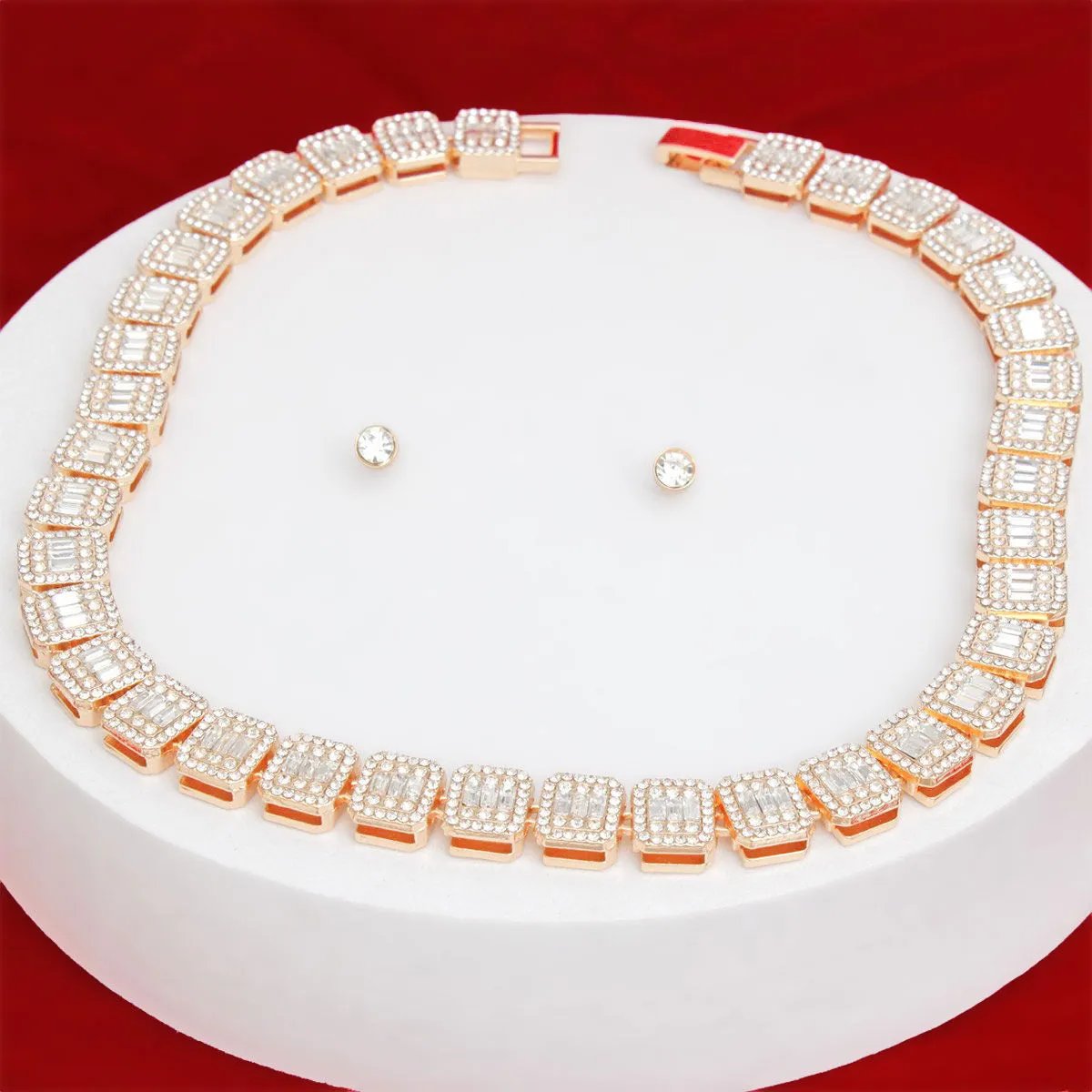 Gold Square Halo Necklace – Luxe Style