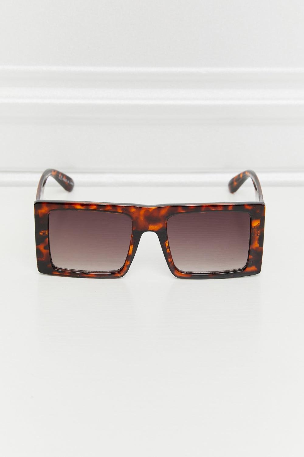 Square Polycarbonate Sunglasses - Perfect Accessory for Women