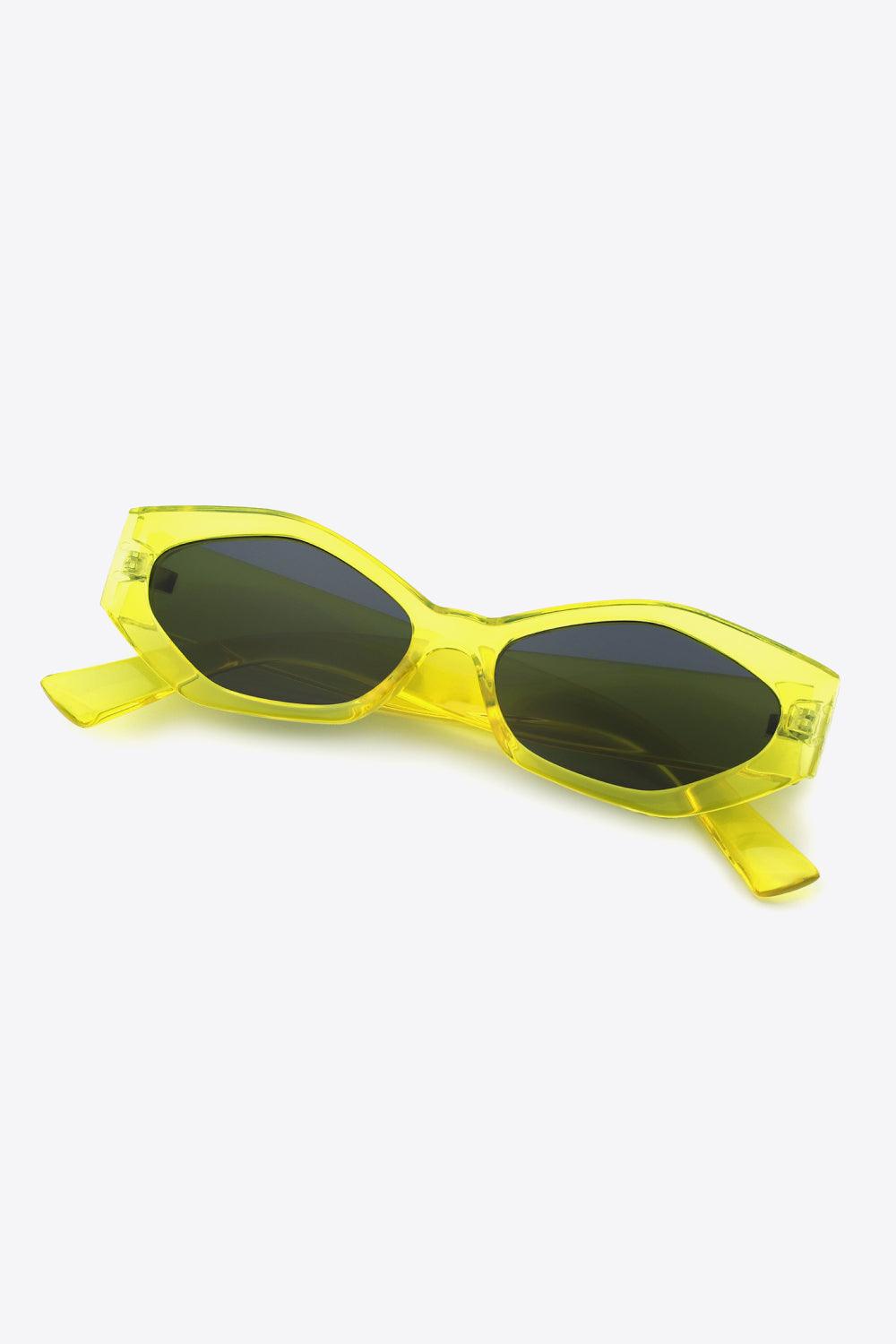 Stylish Ladies' Wayfarer Sunglasses: Polycarbonate Frames for Lasting Comfort