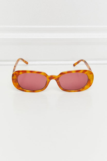 Stylish Oval Full Rim Sunglasses for Women: Top Summer Pick!