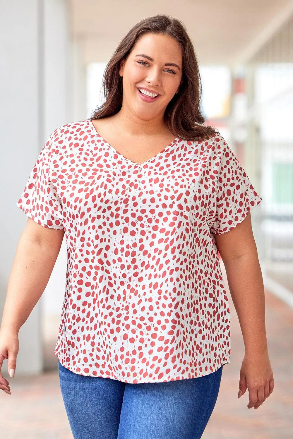 Upgrade your wardrobe with our Plus Size Printed V-Neck Blouses! Flaunt your style and feel confident. Shop now!