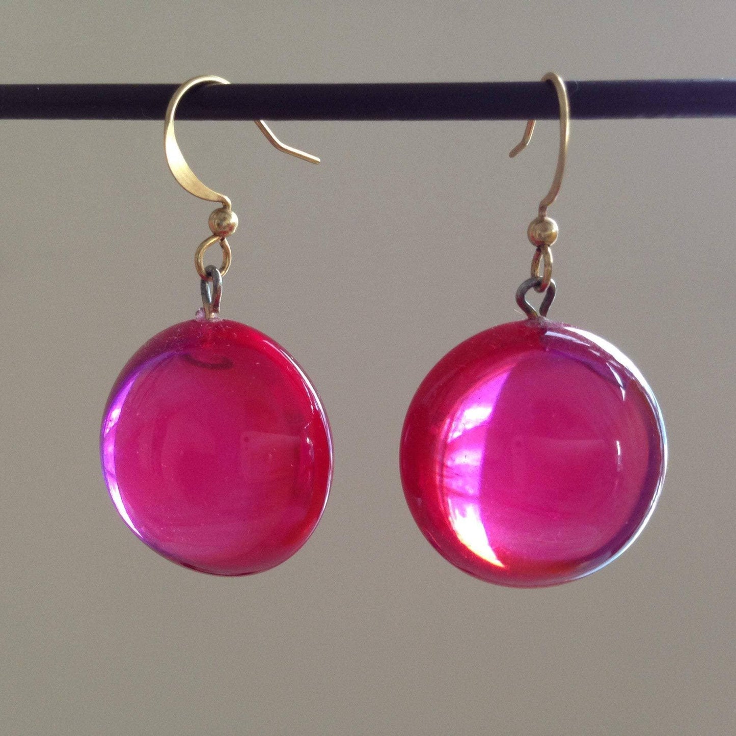 Vintage lucite bright transparent hot pink drop earrings