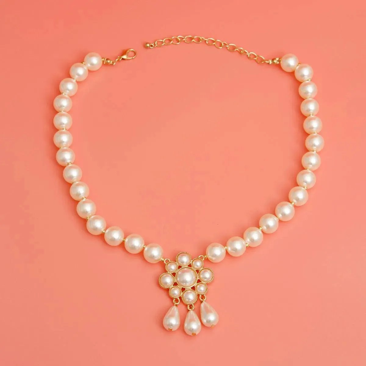 Pearl Flower Drop Fashion Necklace: The Ultimate Classic Accessory