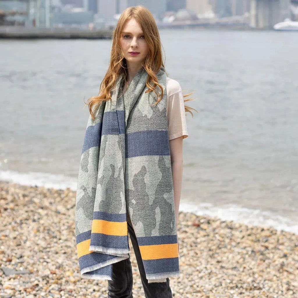 Stay on-trend: Fashionable Camouflage Scarf for Women - Buy Now