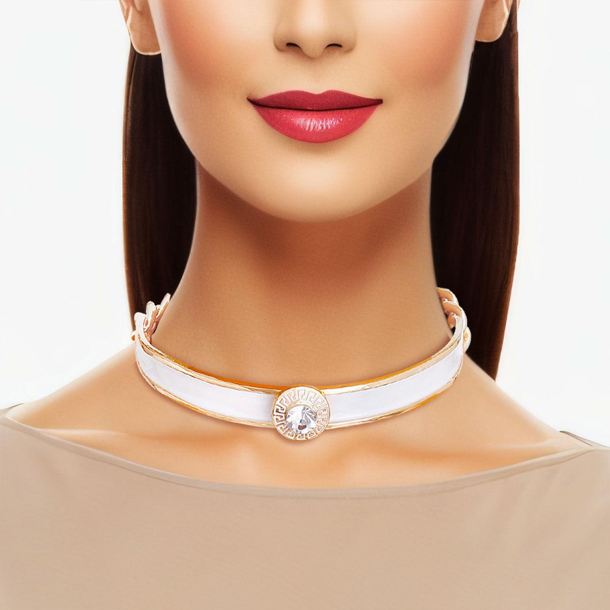 Chic White Choker Necklace Adorned with Gold/Clear Medallion