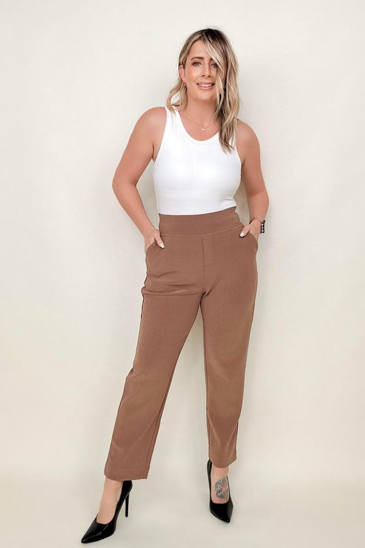 Comfy & Chic: Cropped Pull-on Pants with Pockets for Women