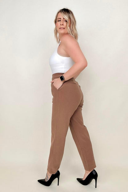 Comfy & Chic: Cropped Pull-on Pants with Pockets for Women