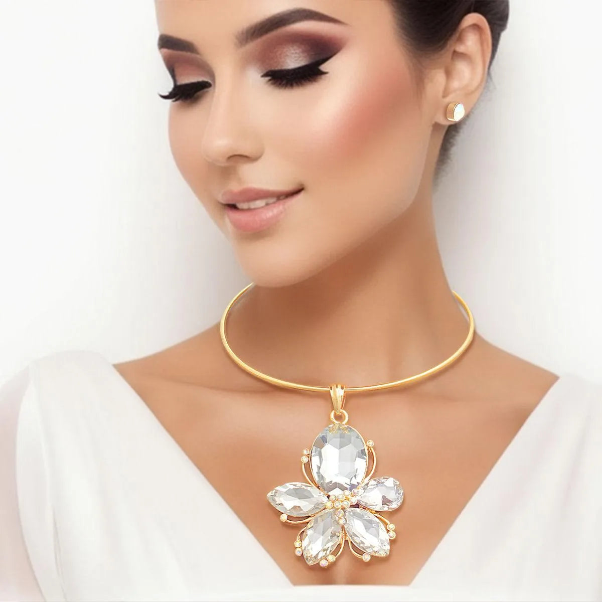 Drop Clear Flower Necklace Set Dazzle in Gold Fashion Jewelry