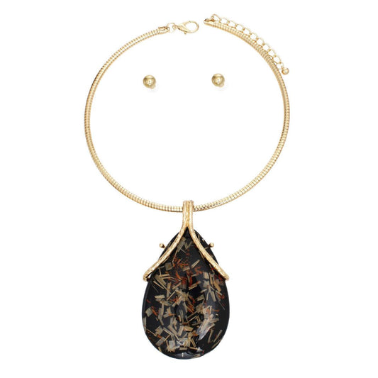 Fashion Necklace Set: Teardrop Black Resin Pendant with Dried Straw and Flower Elements