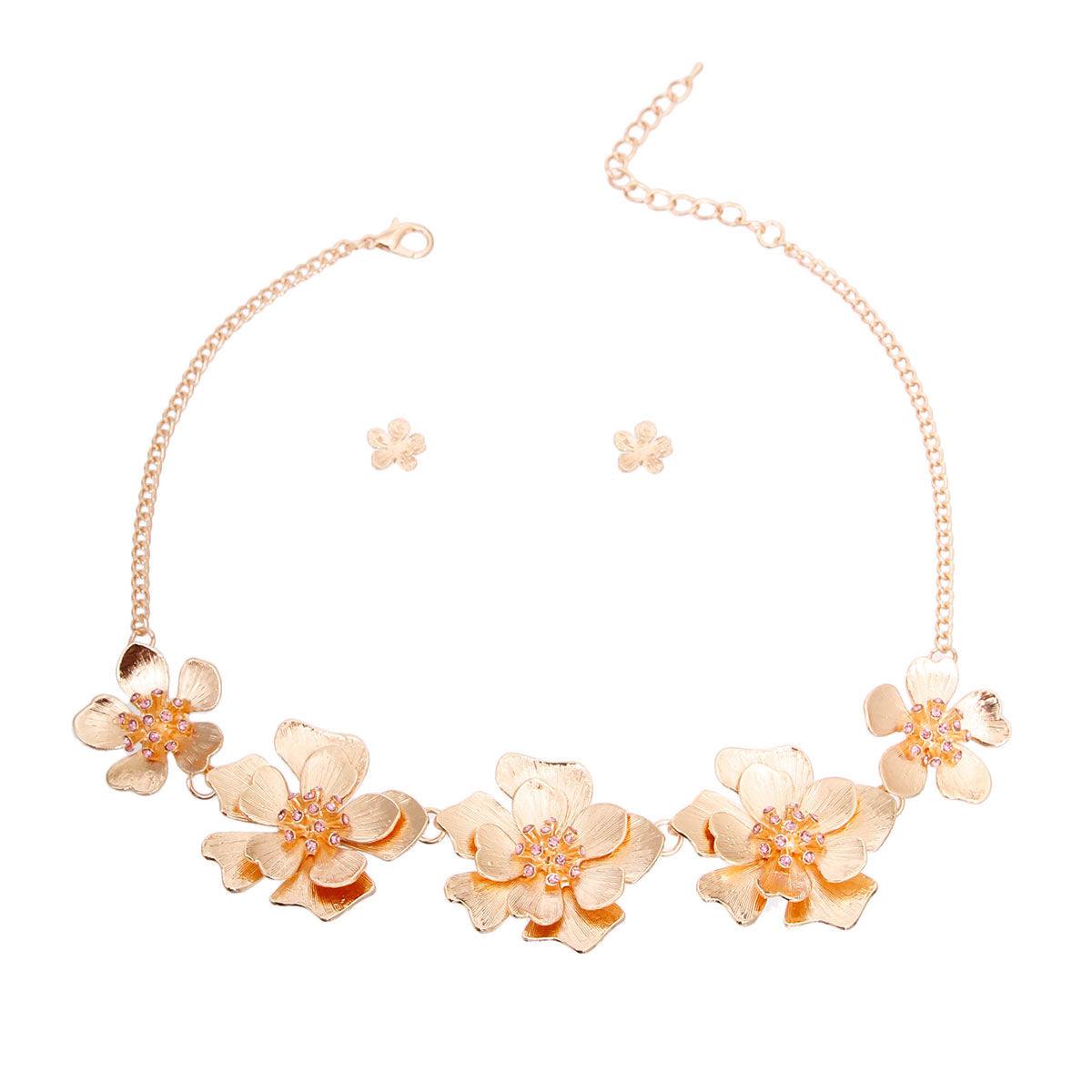 Get Noticed with our Stunning Gold/Pink Flower Necklace
