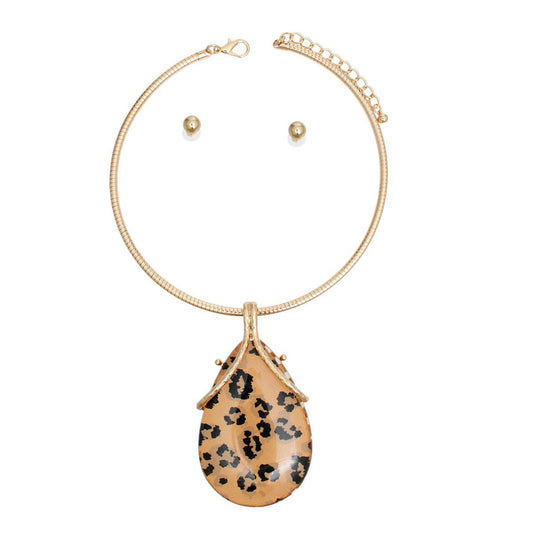 Gold-Tone Ribbed Collar Necklace Set with Leopard Print Pendant