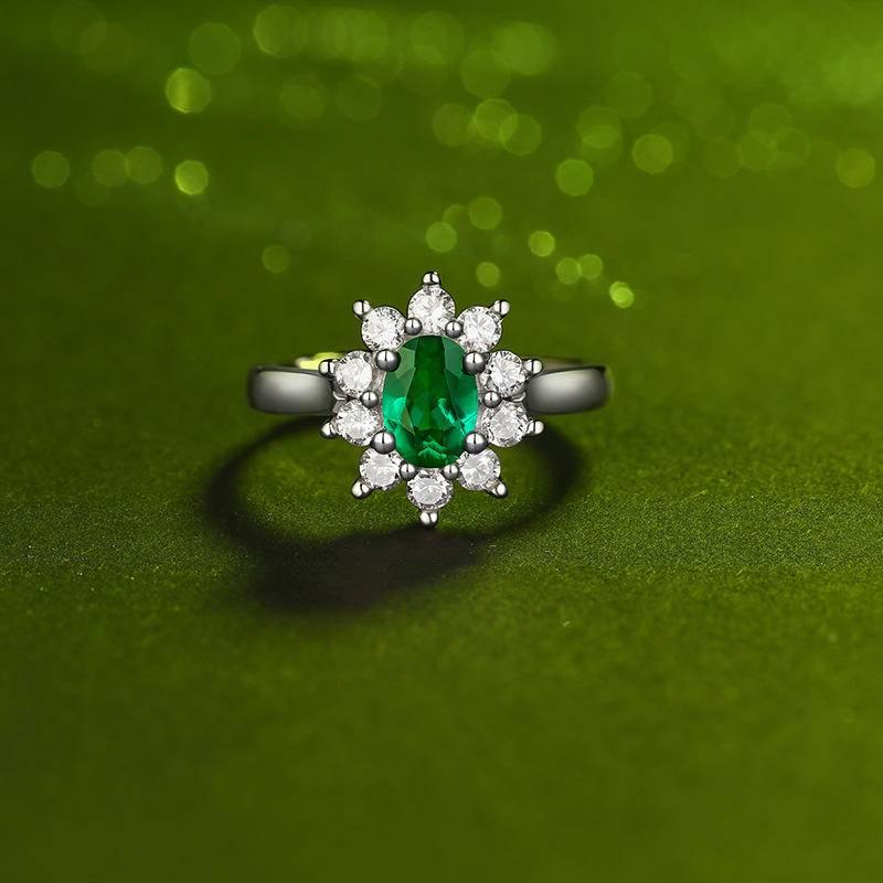 Green Flower-Shaped Ring: The Perfect Accessory for Any Outfit